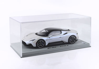 MASERATI MC20 DIE CAST APRIBILE COULEUR SPÉCIALE BIANCO AUDACE - VITRINE INCLUSE - Vroomi