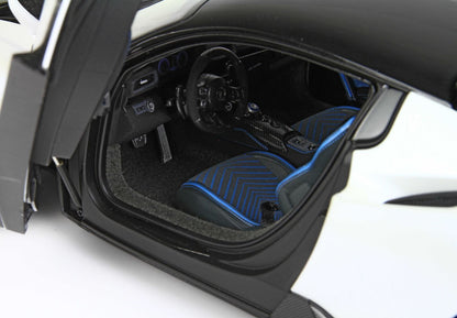 MASERATI MC20 DIE CAST APRIBILE COULEUR SPÉCIALE BIANCO AUDACE - VITRINE INCLUSE - Vroomi