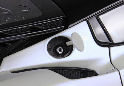 MASERATI MC20 DIE CAST APRIBILE COULEUR SPÉCIALE BIANCO AUDACE - VITRINE INCLUSE - Vroomi