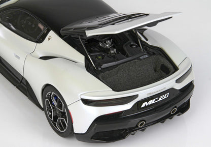 MASERATI MC20 DIE CAST APRIBILE COULEUR SPÉCIALE BIANCO AUDACE - VITRINE INCLUSE - Vroomi