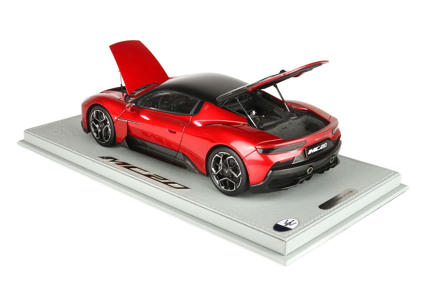 MASERATI MC20 ROSSO VINCENTE METALLIZATO TETTO NERO - DIECAST FULL OPEN - CONFEZIONE CON VETRINA INCLUSA - Vroomi