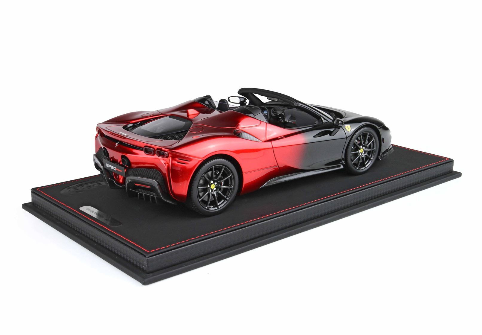 FERRARI SF90 SPIDER ROSSO MAGMA E NERO - Vroomi