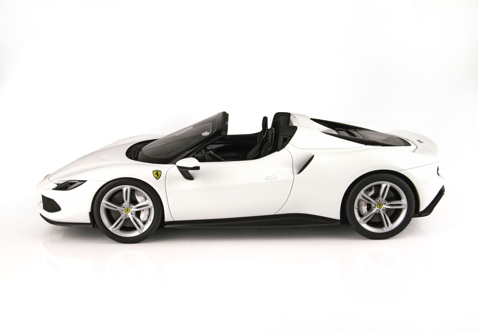 FERRARI 296 GTS BIANCO CERVINO - Vroomi