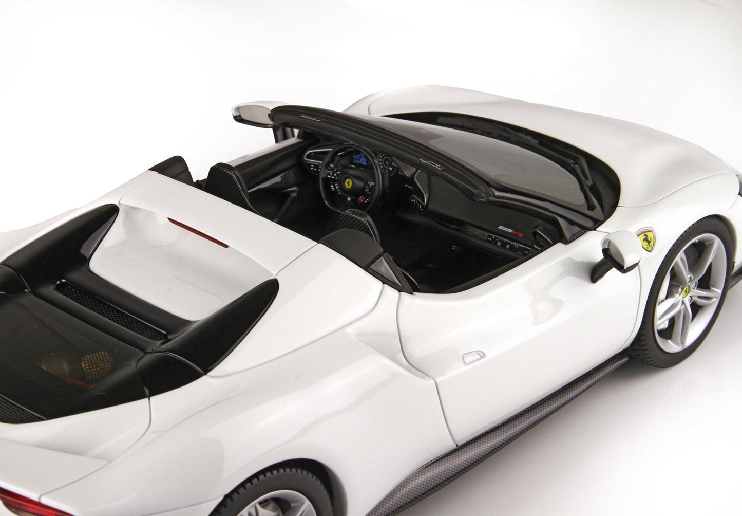 FERRARI 296 GTS BIANCO CERVINO - Vroomi