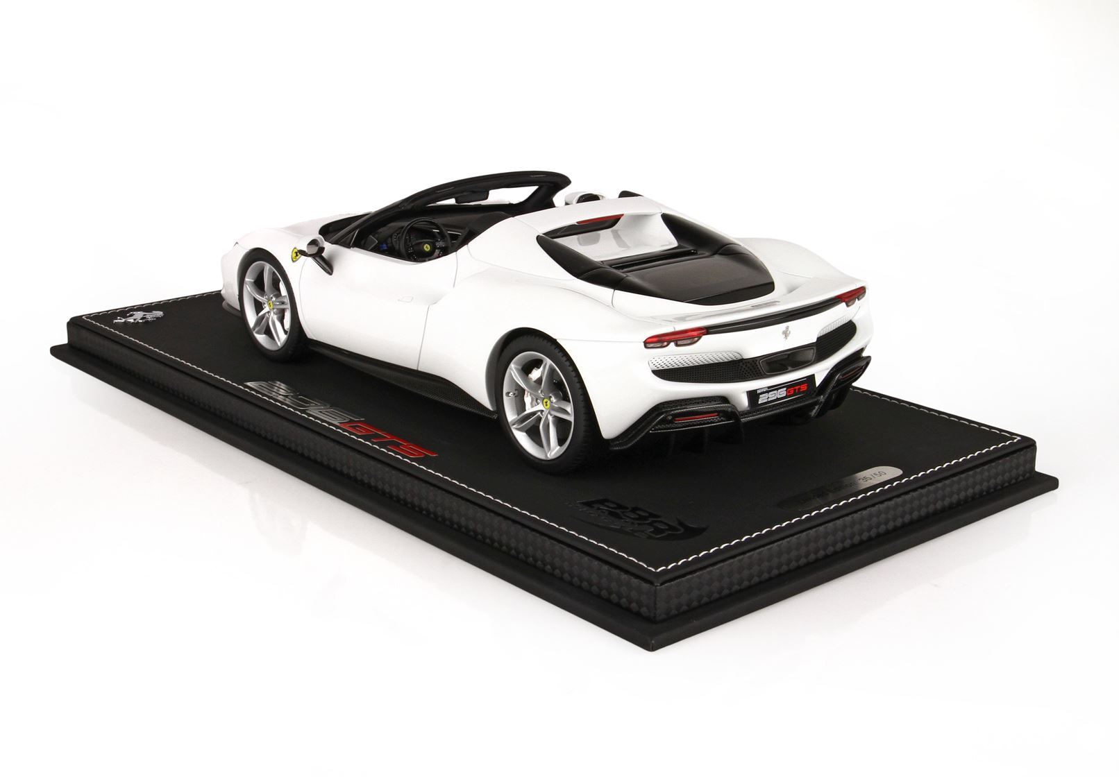 FERRARI 296 GTS BIANCO CERVINO - Vroomi