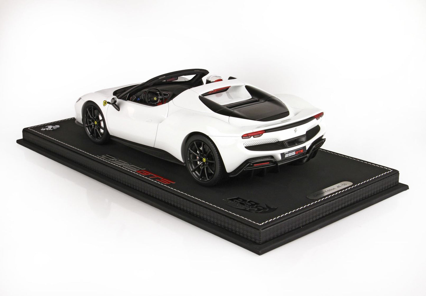 FERRARI 296 GTS BIANCO CERVINO - Vroomi