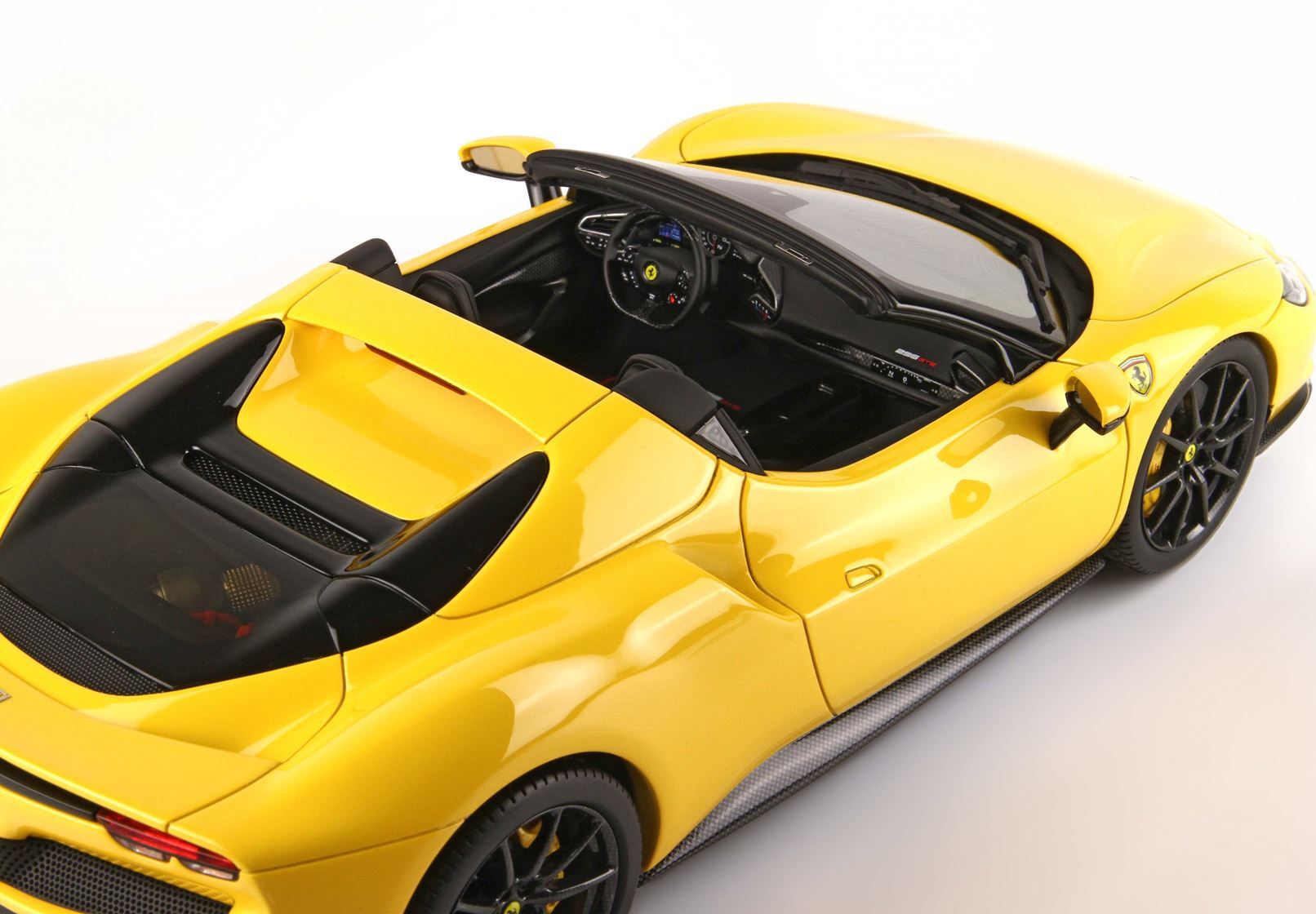 FERRARI 296 GTS GIALLO MODENA - Vroomi