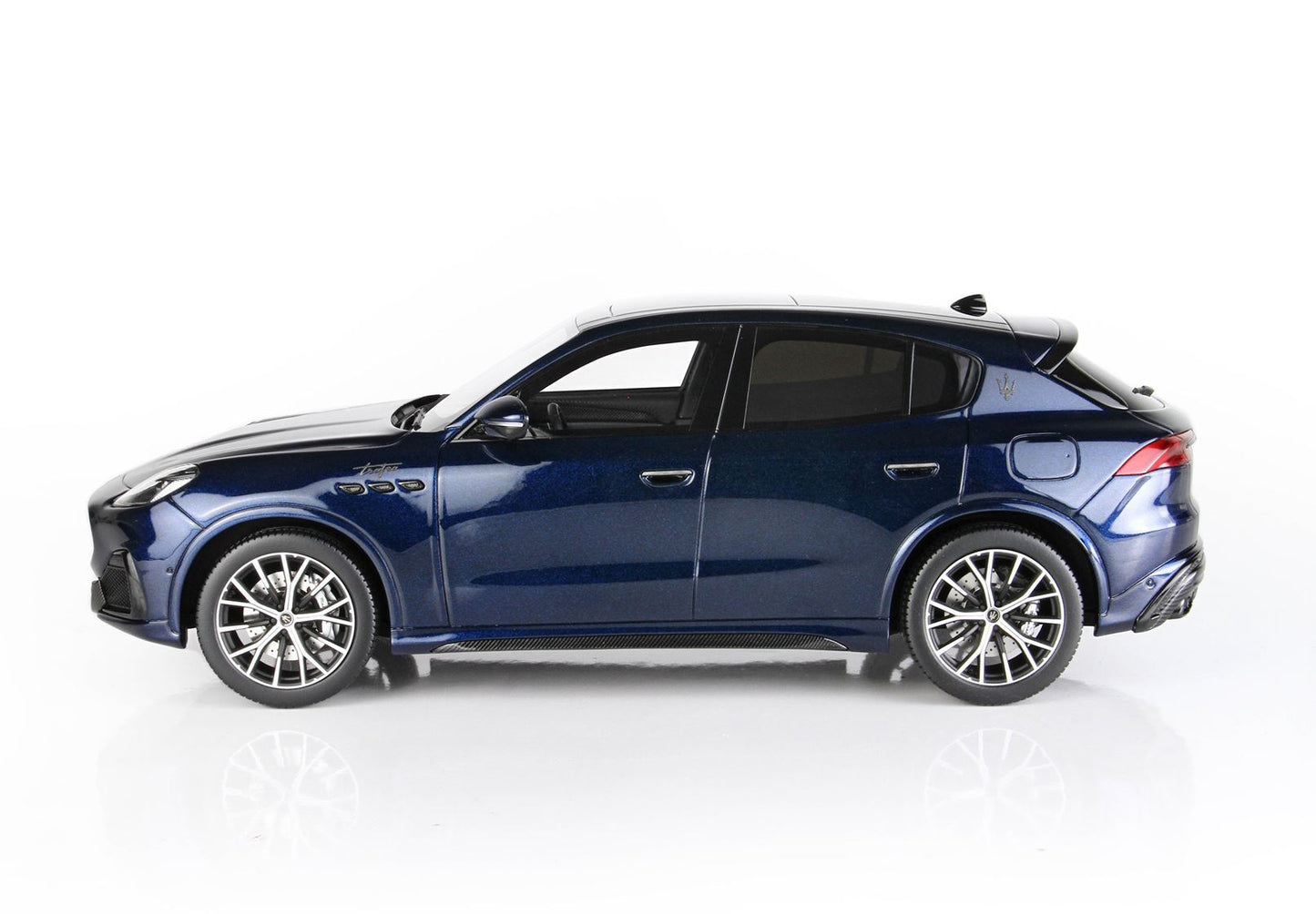 MASERATI GRECALE TROFEO BLU NOBILE - Vroomi