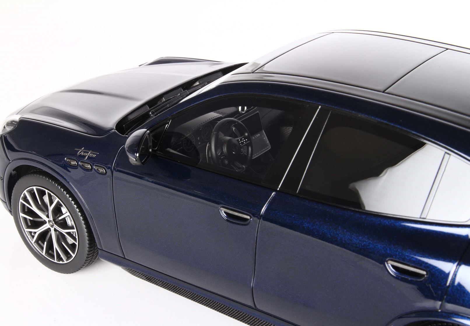 MASERATI GRECALE TROFEO BLU NOBILE - Vroomi