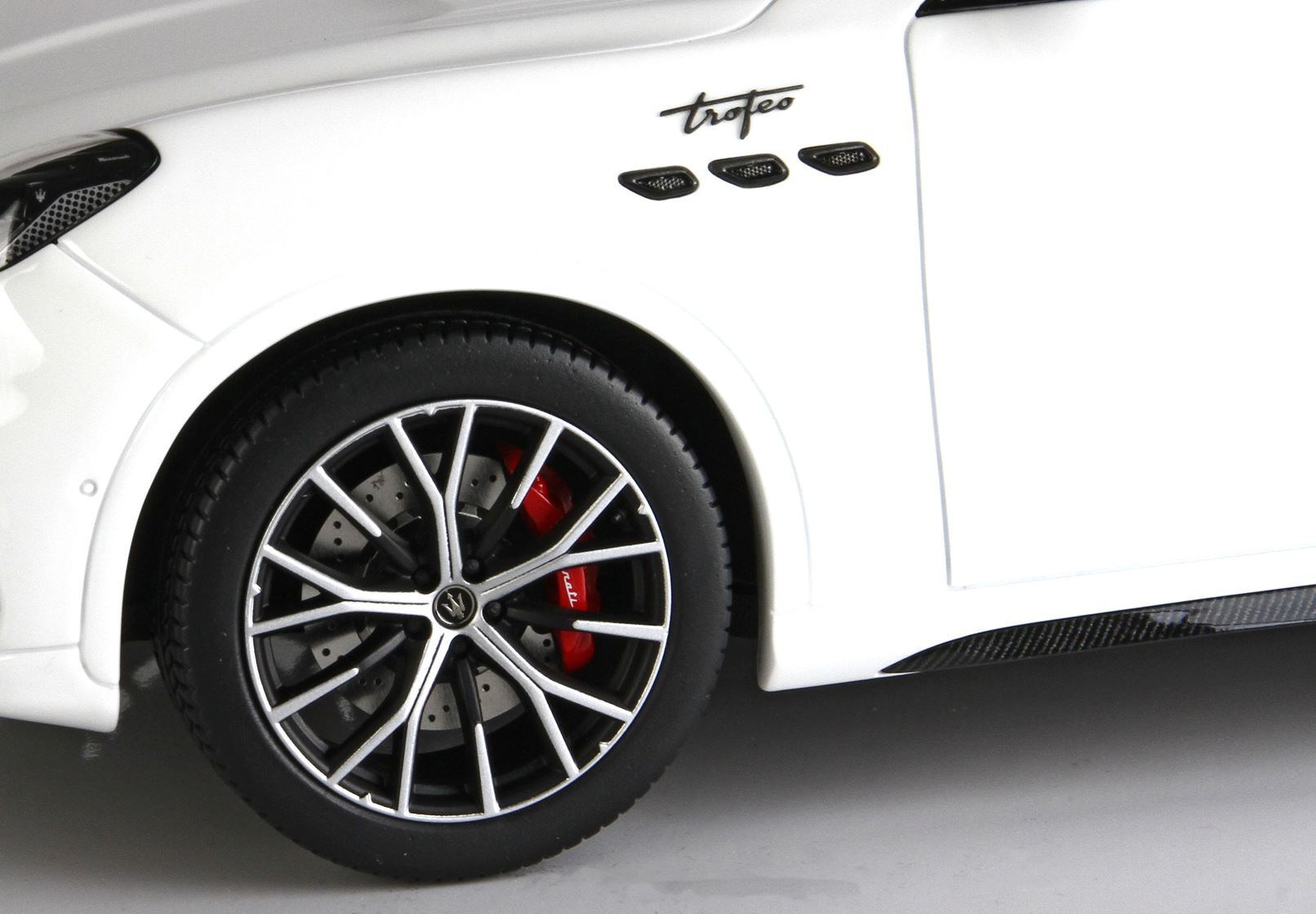 MASERATI GRECALE TROFEO BIANCO - Vroomi