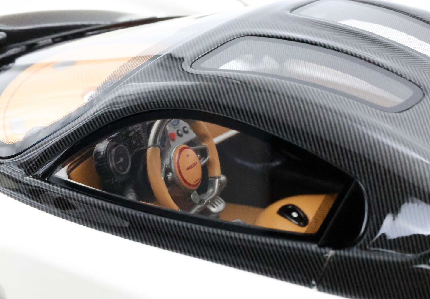 PAGANI UTOPIA CARROSSERIE ET FREINS BLANC PERLE - Vroomi