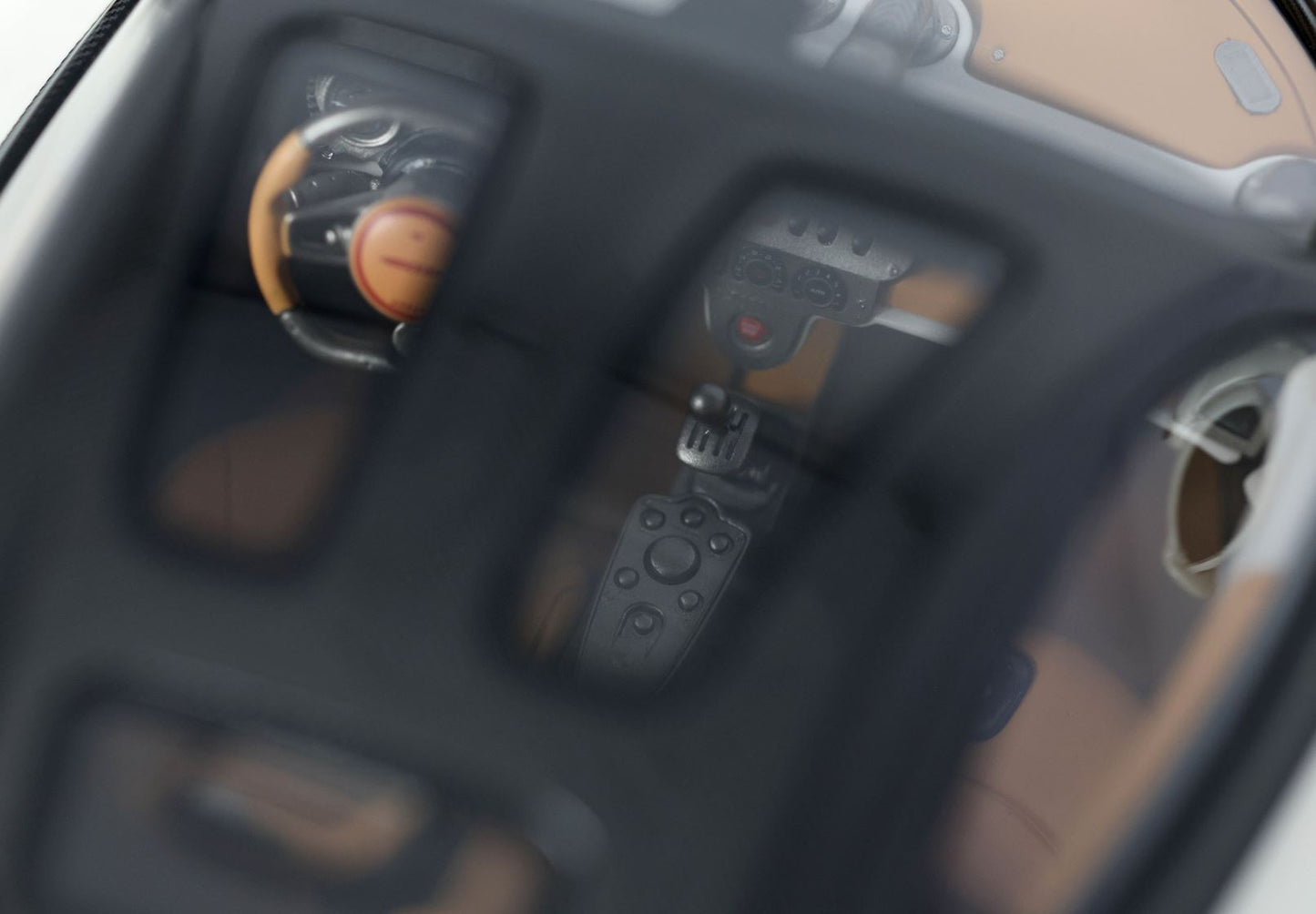 PAGANI UTOPIA CARROSSERIE ET FREINS BLANC PERLE - Vroomi