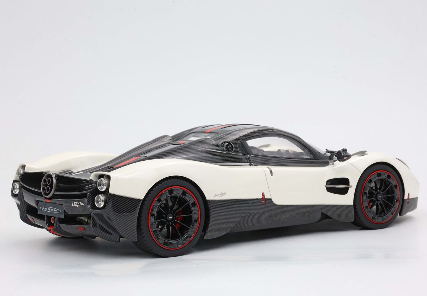 PAGANI UTOPIA BIANCO BENNY - Vroomi