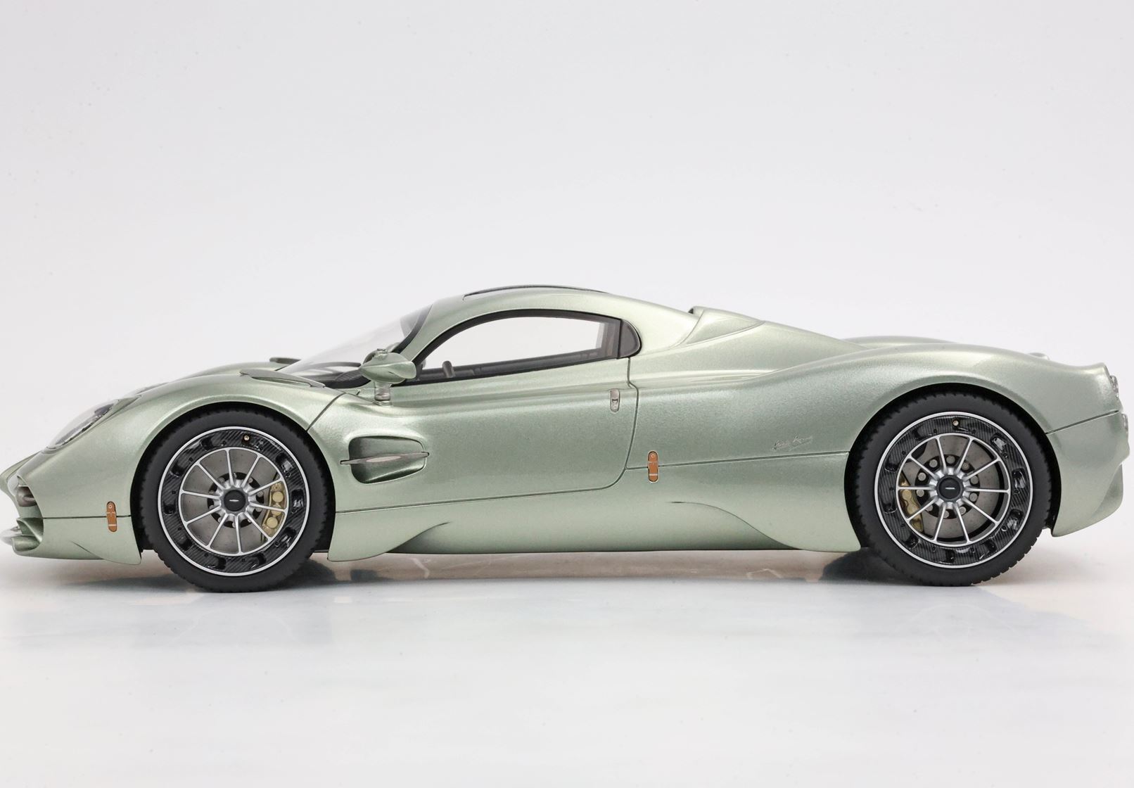 PAGANI UTOPIA VERDE PAMPA - Vroomi