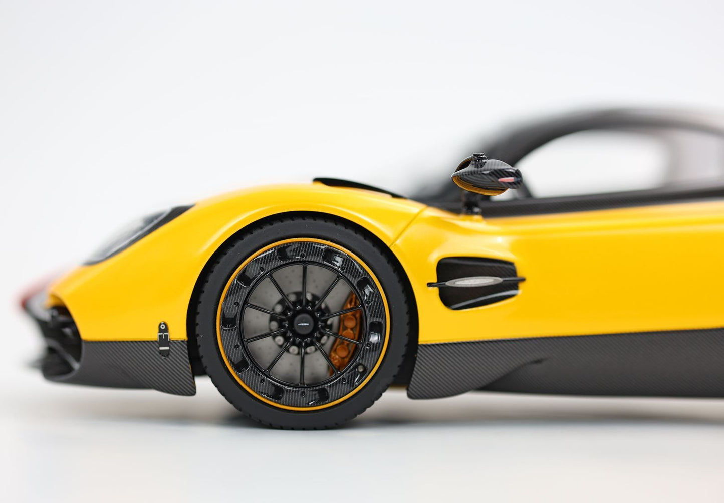 PAGANI UTOPIA GIALLO GINEVRA - Vroomi