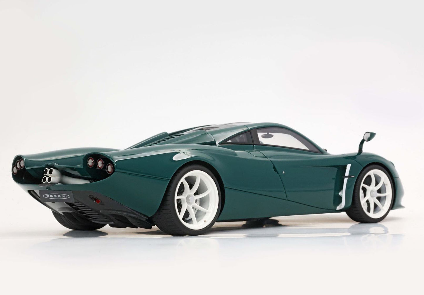 PAGANI HUAYRA CODALUNGA VERT BRITISH RACING - Vroomi