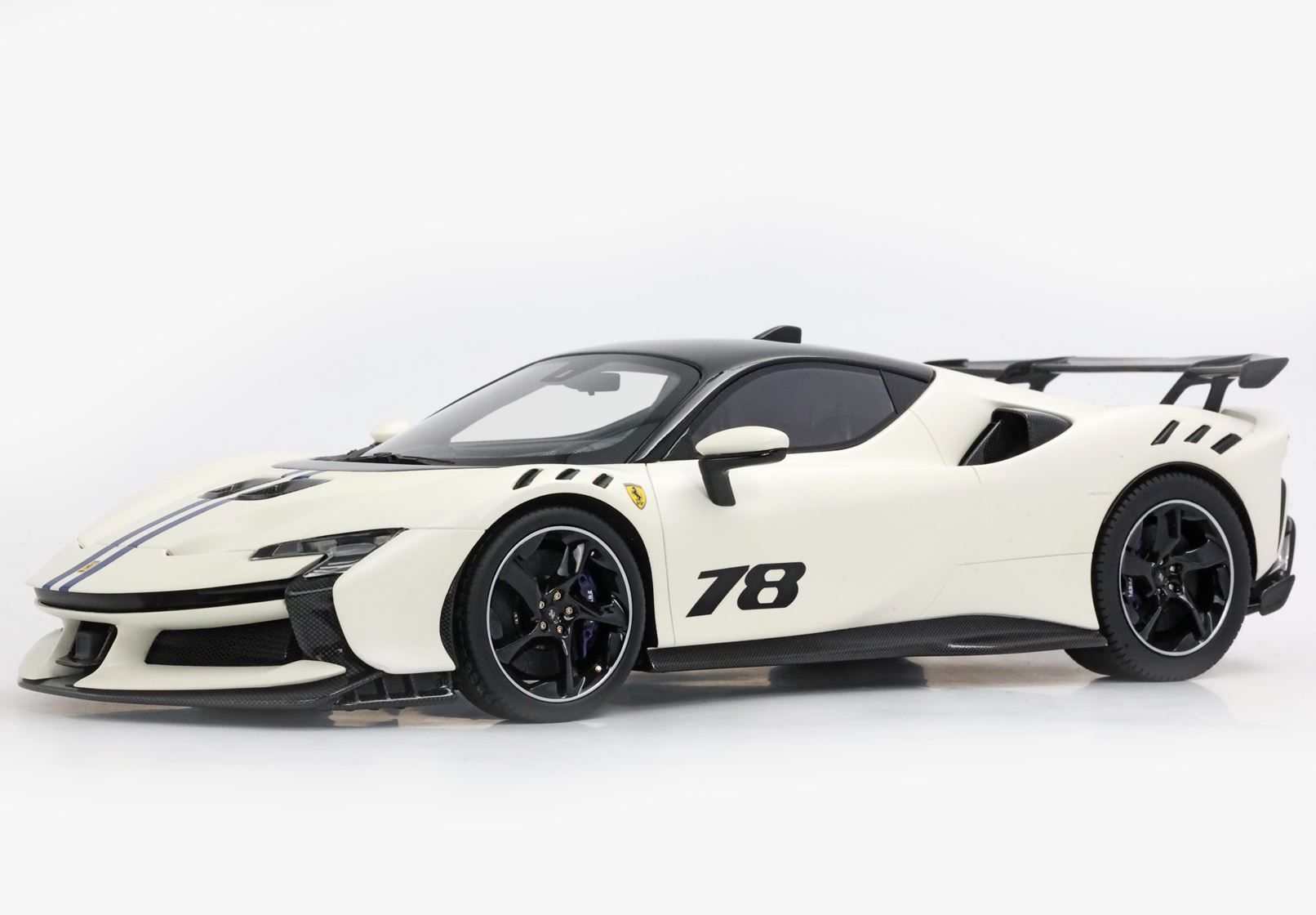 FERRARI SF90 XX STRADALE BIANCO ITALIA OPACO N.78 - Vroomi