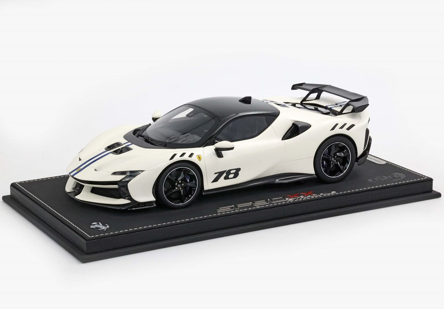 FERRARI SF90 XX STRADALE BIANCO ITALIA OPACO N.78 - Vroomi
