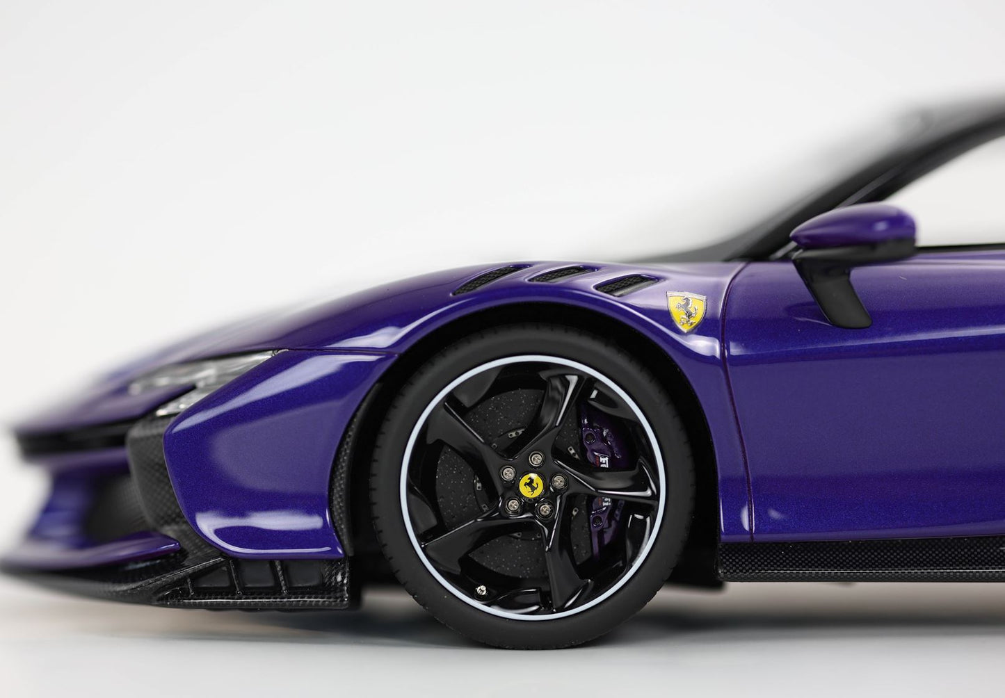 FERRARI SF90 XX STRADALE VIOLET21 - TOIT NOIR - INTÉRIEUR BLANC - Vroomi