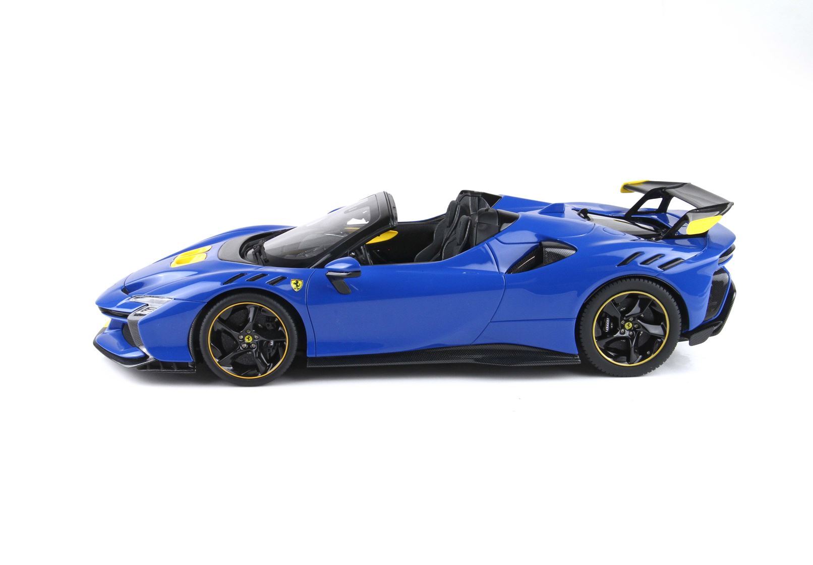 FERRARI SF90 XX SPIDER AZZURRO DINO E GIALLO - Vroomi