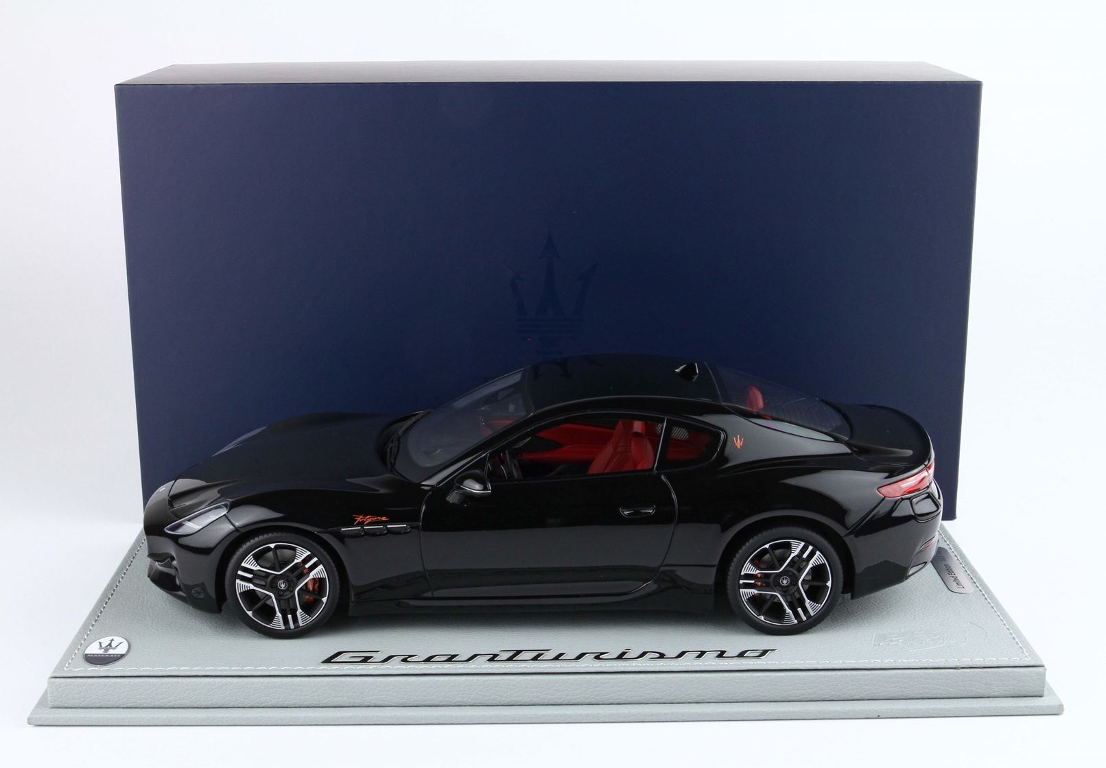 MASERATI GRANTURISMO FOLGORE 2023 NERO ASSOLUTO - Vroomi