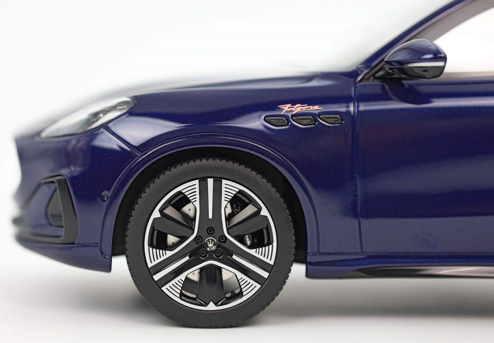 MASERATI GRECALE FOLGORE 2022 BLU INTENSO - Vroomi