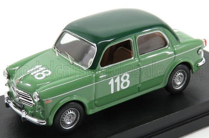 Modellino d'auto vintage verde con il numero 118, design classico, esposto su un supporto nero, disponibile su Vroomi.