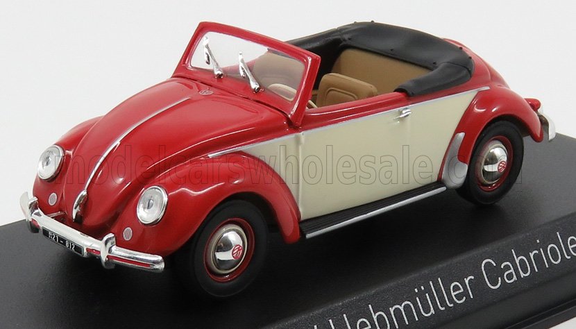 Modellino di Volkswagen Hebmüller cabriolet rosso e crema su base espositiva, disponibile tramite Vroomi.