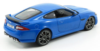 Modello di auto Jaguar Blue Jaguar con spoiler e ruote super dettagliate, ora disponibile sulla piattaforma Vroomi.