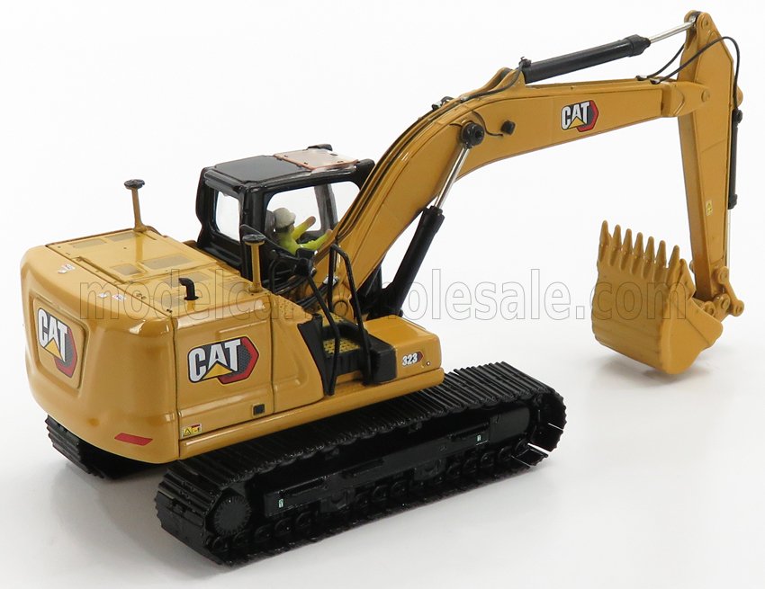 Modello in scala dell'escavatore CAT 323 giallo con cingoli neri e cabina dettagliata su sfondo bianco, disponibile su Vroomi.
