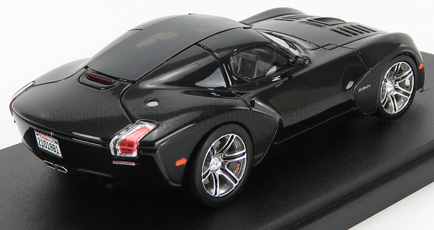 Modellino di auto sportiva Pagani Huayra nera lucida con cerchi cromati su base nera, disponibile su Vroomi.