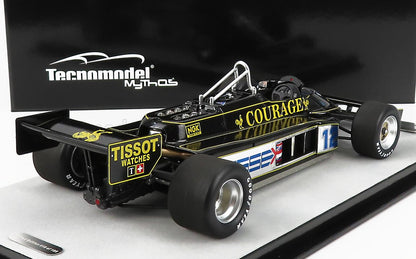 Modellino di auto da corsa Tecnomodel Formula nero e oro con i marchi Courage e Tissot, in esposizione, offerto da Vroomi.