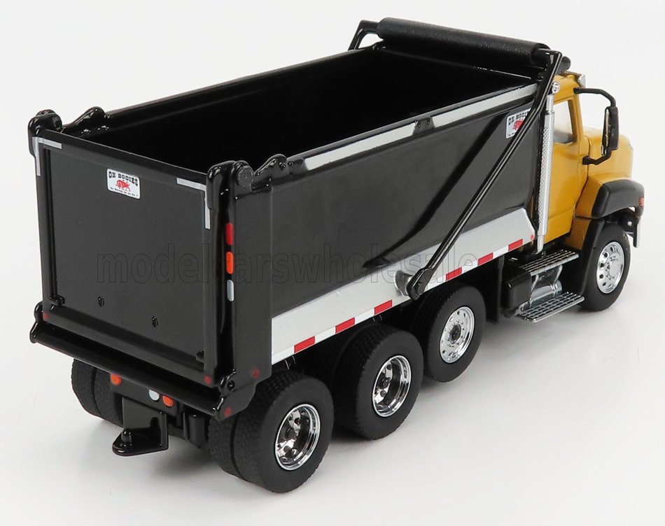 Modellino di camion ribaltabile giallo e nero con quattro ruote e cerchi cromati super dettagliati, in sale Vroomi.