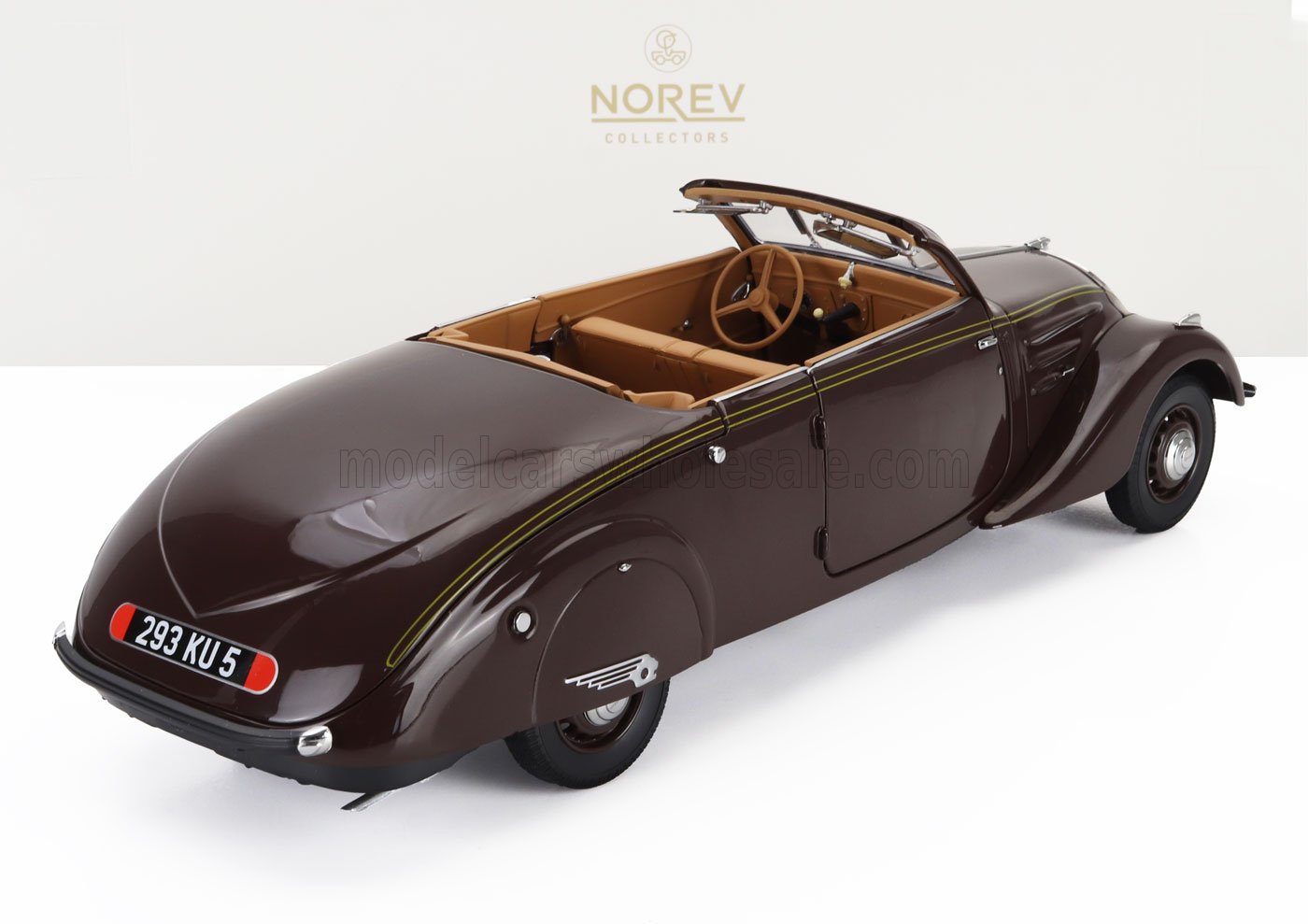 Modellino di auto decappottabile vintage marrone con interni color cuoio e design classico, in vendita su Vroomi.