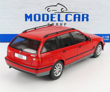 Modellino in scala 1:18 della BMW 320i station wagon rossa, disponibile nel negozio per collezionisti Vroomi.