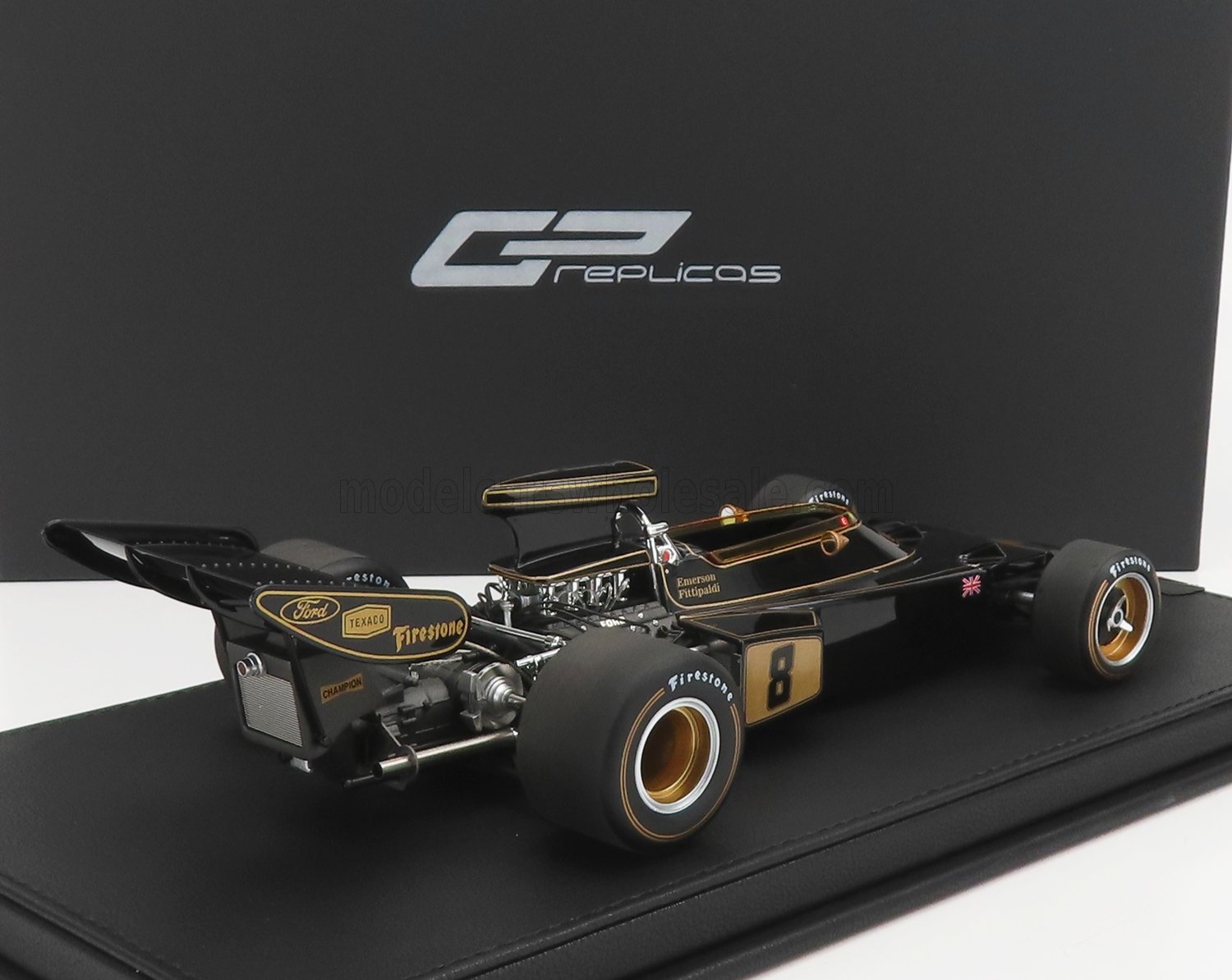 Modellino di auto da corsa Lotus 72 Formula 1 nero e oro con pneumatici Firestone, disponibile su Vroomi.