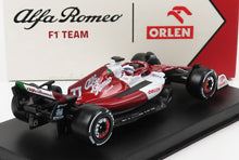 ALFA ROMEO | F1 C42 TEAM ORLEN RACING N 77 BAHRAIN GP 2022 VALTTERI BOTTAS - CON CASCO E VETRINA IN PLASTICA -