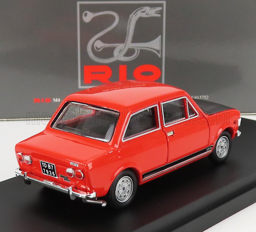 Modellino di Fiat 128 rossa classica su espositore, in vendita sulla piattaforma Vroomi.