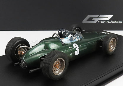 Modellino di auto da corsa vintage verde con il numero 3 e figurina del pilota, disponibile su Vroomi.