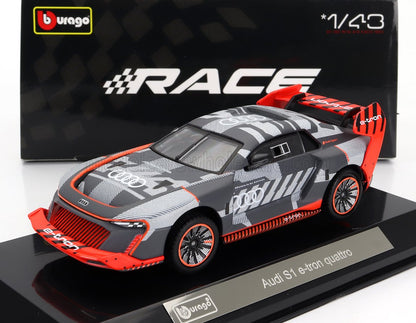 Modellino Audi S1 e-tron quattro in scala 1/43 nero e rosso di Bburago, disponibile su Vroomi.