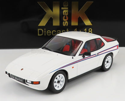 Modellino in scala ridotta di Porsche 924 Martini bianca con strisce dettagliate, con marchio KK Scale, disponibile anche su Vroomi.