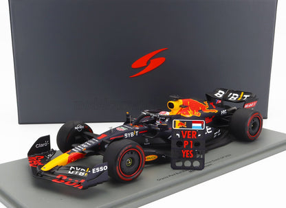 Modello di auto Red Bull F1 con scheda VER P1 YES, disponibile sulla piattaforma Vroomi.