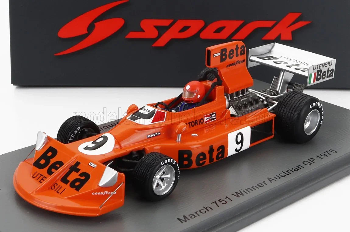 Modello dettagliato dell'auto da Formula 1 March arancione, vincitrice del Gran Premio d'Austria del 1975, disponibile su Vroomi.