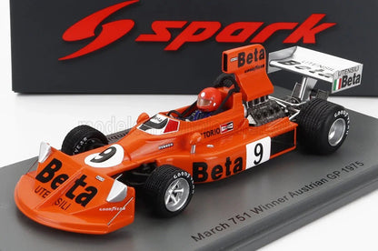 Modello dettagliato dell'auto da Formula 1 March arancione, vincitrice del Gran Premio d'Austria del 1975, disponibile su Vroomi.