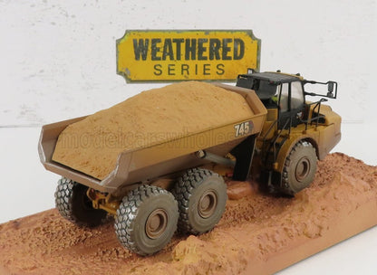 Modello dettagliato 745 di un camion ribaltabile consumato su terreno fangoso della serie Weathered, disponibile tramite Vroomi.