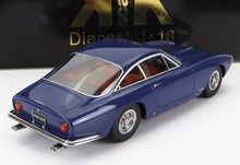 Modellino in scala 1:18 della Ferrari 250 GT Lusso blu con finiture cromate, disponibile su Vroomi.