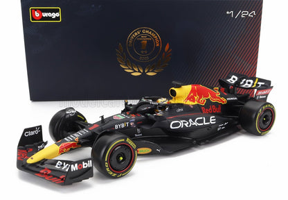 Modellino in scala 1/24 Red Bull RB18 F1 con i loghi Red Bull, Oracle e Bybit, disponibile su Vroomi.