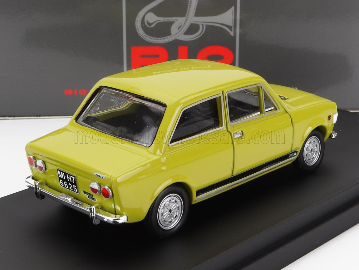 Modellino vintage Fiat 128 Rally verde lime esposto su un supporto, ora disponibile su Vroomi.