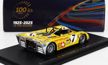 Modellino di auto da corsa svizzera gialla numero 7 su base nera con esposizione del centenario 1923-2023, ora su Vroomi.