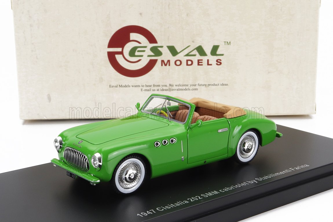 Modellino di auto Cisitalia 202 SMM cabriolet verde del 1947 con interni color cuoio in esposizione, in vendita su Vroomi.